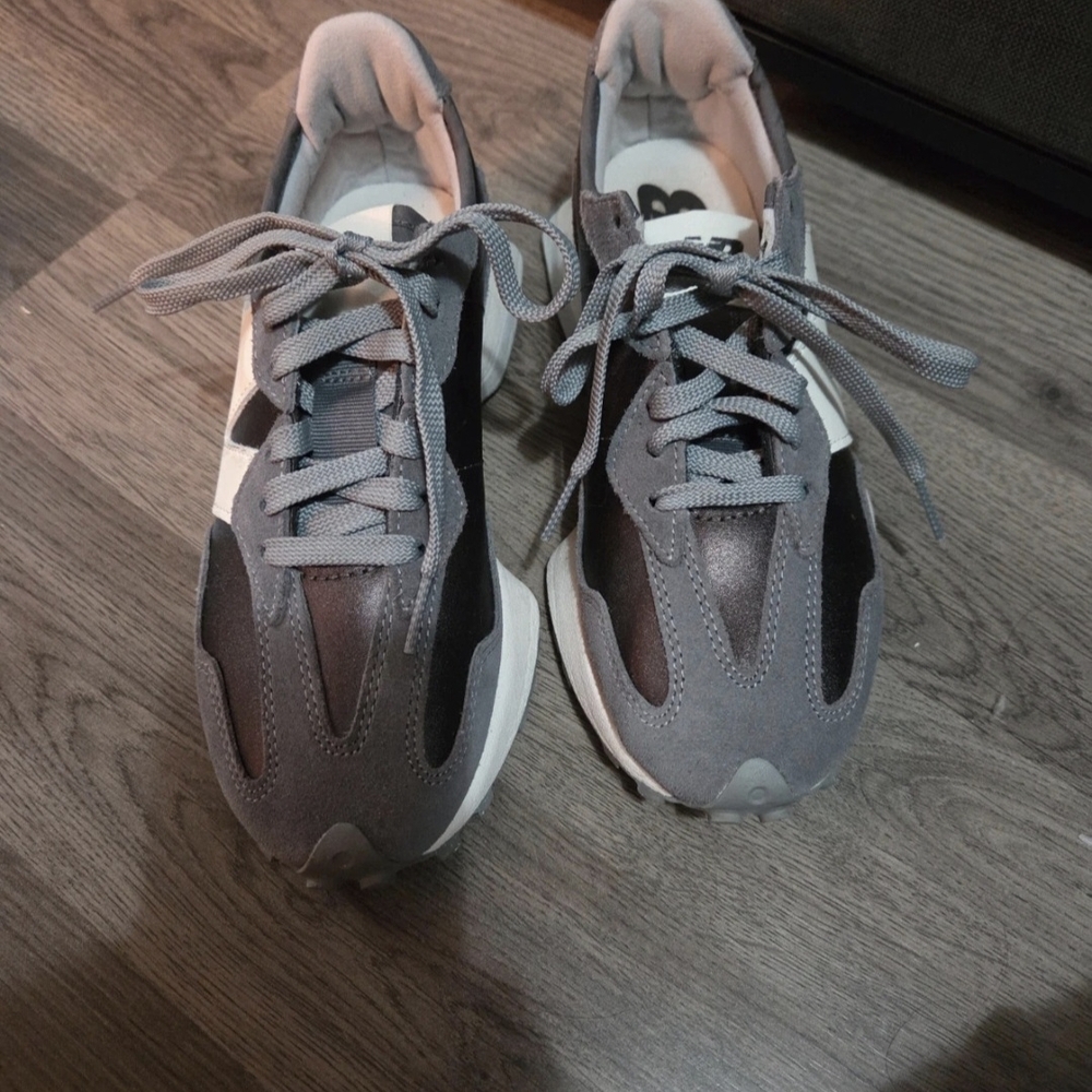 New Balance 327 Womens 7M